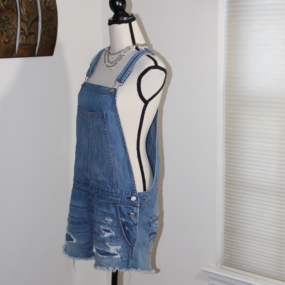 American Eagle, distressed  overalls jean Shorts Medium - Picture 3 of 9
